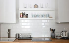 Budapest Central Apartman 3 Bdr, 2 Bath+3A/C+Free Parking+Quite